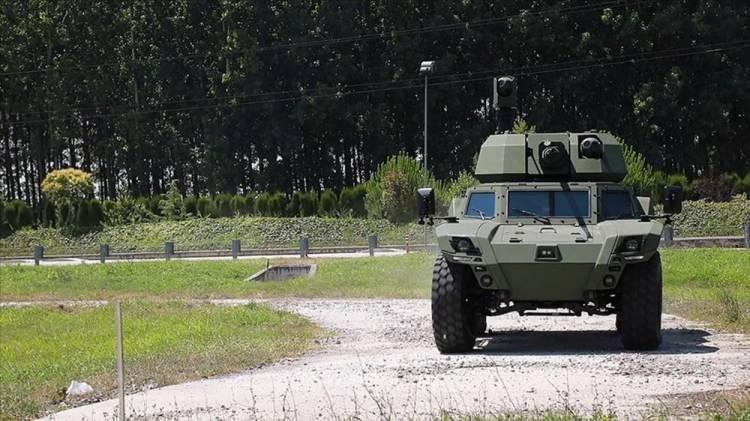 <p><strong>TÜRKİYE'NİN ELEKTRİKLİ ZIRHLISI İLK KEZ ARAZİYE ÇIKTI</strong><br />
<br />
Türkiye'nin global kara sistemleri üreticisi Otokar'ın, savunma sanayisindeki iddiasını farklı bir boyuta taşıyan Akrep II ürün ailesine yönelik çalışmaları sürüyor. Ailenin ilk üyesi, aynı zamanda Türkiye'nin ilk elektrikli zırhlı aracı "Akrep IIe" araziye çıkmaya başladı.</p>