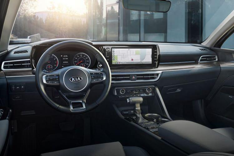 <p>Yeni Kia K5, "Drive Wise" olarak adlandırılan güvenlik paketi standart olarak geliyor. </p>
<p> </p>