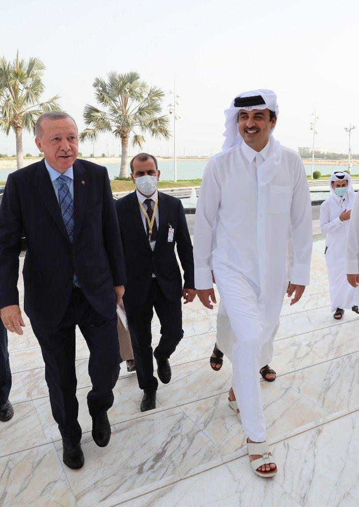 <p>Görüşmelerde, iki ülke arasındaki ilişkilerin tüm boyutlarıyla ele alınması, bölgesel ve uluslararası meseleler hakkında kapsamlı görüş alışverişinde bulunulması öngörülüyor.</p>
