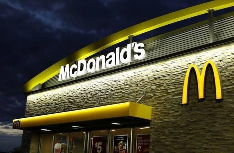 <p><strong>9- McDonald's</strong><br />
Marka değeri: 129,3 milyar dolar</p>