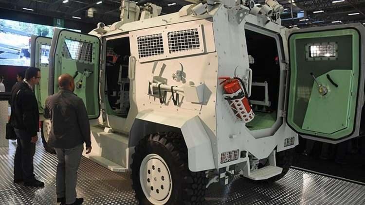 <p>Askeri Sürücüsüz Araç Prototipi, opsiyonel olarak uzaktan bir operatör müdahalesi ile de görev yapabilecek.</p>
<p>Araç, girilmesi zor ve tehlikeli yerlerde, silahlı kuvvetler için veya yardım amaçlı askeri ve sivil görevlerde risk olmaksızın kullanılabilecek.</p>
