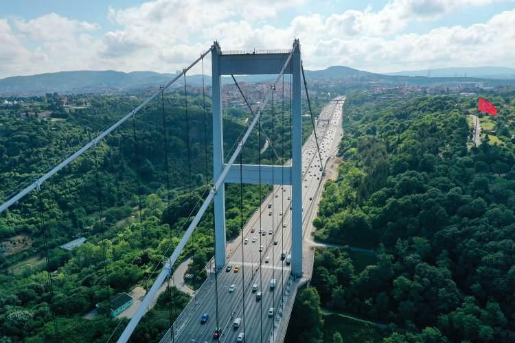 <p>Böylece, Fransa İmparatoru Napolyon Bonapart'ın "Dünya bir ülke olsaydı başkenti İstanbul olurdu" sözleriyle ifade ettiği kentte ikinci bir köprü için 1985'te harekete geçildi.</p>

<p> </p>

