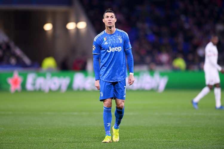 <p><span style="color:#FFD700">- Altın Top koleksiyonu</span><br />
<br />
Manchester United'da bir kez Altın Top ödülü elde eden Ronaldo, Real Madrid'de bu koleksiyonunu geliştirdi.</p>

<p> </p>
