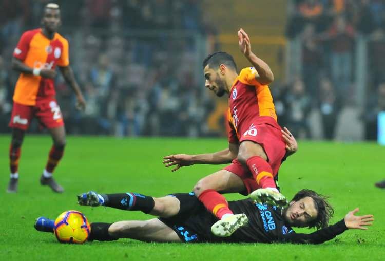 <p><strong>Onyekuru krizi</strong><br />
<br />
Sarı-kırmızılı ekibin önemli futbolcularından Henry Onyekuru, kiralık geldiği Monaco Kulübü ile yaşanan sorundan dolayı Trabzonspor mücadelesinde forma giyemeyecek.<br />
 </p>
