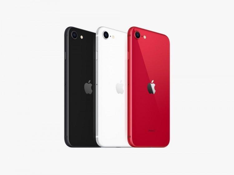 <p>Geçtiğimiz haftalarda görücüye çıkarılan iPhone SE 2020 modelinin fiyatında bir artış yapılmadı. Cihazın fiyatı 5.299 TL olarak kalmaya devam ediyor.</p>
<p> </p>