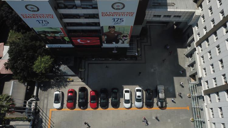 <p>Silahlı olarak faaliyet yürüten suç örgütü yöneticileri, 90’lı yıllardan bu yana tüm dünyada, başta uyuşturucu kaçakçılığı olmak üzere yasadışı faaliyetlerde bulunmaktadır. Türkiye, Hollanda, Belçika, İtalya, İngiltere, İspanya, Brezilya, Ekvador ve Peru faaliyet yürüttükleri ülkelerden bazılarıdır.</p>