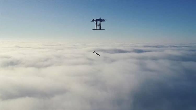 <p><strong>TÜRK SİLAHLI KUVVETLERİNE İLK SİLAHLI DRONE 'SONGAR' TESLİMATI YAPILDI</strong><br />
<br />
Songar'ın teslimatı ile birlikte, Türk savunma sanayisinin güvenlik güçlerine kazandırdığı milli sistemlere bir yenisi eklenmiş oldu.</p>