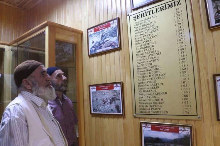 <p>Başbağlar olarak çok şehit verdiklerini belirten Özdemir, "Katillerin bulunmasını istiyoruz. En büyük sıkıntımız Başpınar köyündeki şehitliğe minibüsler çıkmıyor ya da zor çıkıyor. Şehitlerimizin kendi köyümüze naklini, şehit edildikleri yere defnedilmelerini istiyorum." şeklinde konuştu.</p>