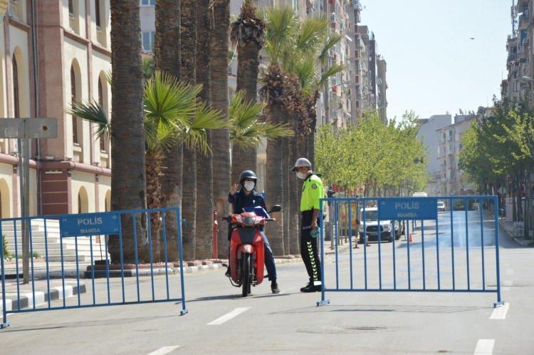 <p>Son 7 g&uuml;n insidansı, (100.000 n&uuml;fusta) Gaziantep&rsquo;te 25,7, Diyarbakır&rsquo;da 23,9 ve Konya&rsquo;da 22,0 olarak ger&ccedil;ekleşmiştir. Diğer taraftan b&uuml;y&uuml;kşehirler arasında en d&uuml;ş&uuml;k insidansa sahip olan Antalya, Nevşehir ve Muğla i&ccedil;in son 7 g&uuml;ne ait 100.000 kişiye d&uuml;şen vaka sayısı sırasıyla 1,4, 1,3 ve 0,7&rsquo;dir. Ayrıca s&ouml;z konusu iller turizm i&ccedil;in en &ccedil;ok tercih edilen iller arasında da yer almaktadır.</p>
