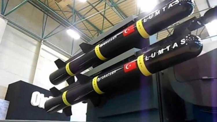 <p><strong>UMTAS FÜZESİ</strong><br />
<br />
Lazer güdümlü füze L-UMTAS'ın atış testleri ve milli imkanlarla üretilen Atak helikopterine entegrasyon çalışmaları geçtiğimiz yıl başarıyla sonuçlandırıldı. UMTAS'lar Atak helikopterlerinde kullanılabiliniyor. </p>
