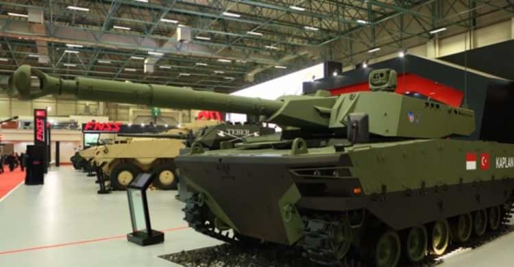 <p><strong>"TÜRK KAPLANI" SERİ ÜRETİME HAZIR</strong><br />
<br />
Türk savunma sanayisinin önde gelen zırhlı kara aracı üreticilerinden FNSS ile Endonezyalı PT Pindad firması tarafından Türkiye'de tasarlanan ve geliştirilen orta ağırlık sınıfı tank Kaplan MT, Endonezya'daki kalifikasyon testlerinden başarıyla geçerek seri üretime hazır hale geldi.</p>