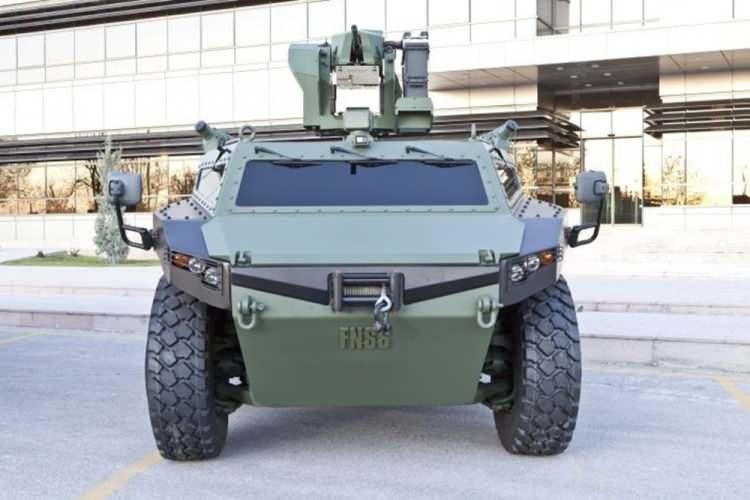 <p><strong>PARS 4X4</strong></p>

<p>Pars, mayınlara ve el yapımı patlayıcılara karşı korumalı olan aracın gövdesi, balistik malzemeden üretildi. CH-47 Chinook ağır yük helikopteri dahil her türlü askeri kargo uçağı ile taşınabiliyor. </p>
