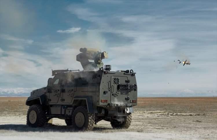 <p>ASELSAN, Tanksavar Füze Atıcı Sistemi'nin zırhlı araç üzerindeki performansını Ejder Yalçın 4x4 Zırhlı Muharebe Aracı ile değerlendirdi. Atış testleri, Konya Karapınar'daki test sahasında gerçekleştirildi. Atışlarda hedefler etkili şekilde vuruldu. Sistem testten başarıyla geçti.</p>

<p> </p>
