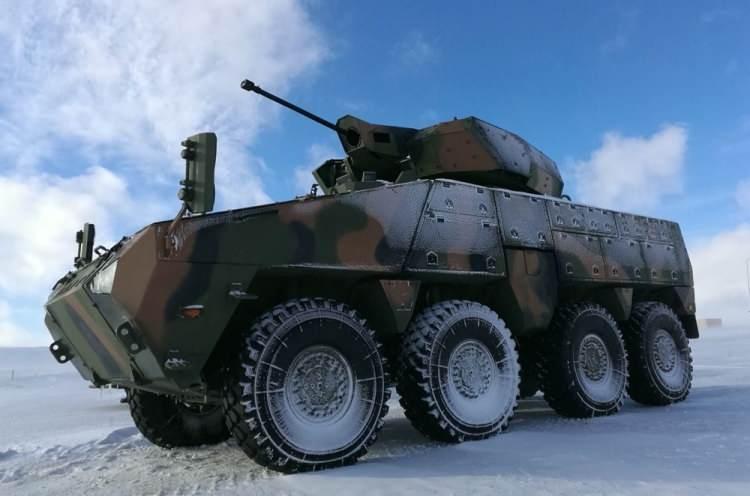 <p><strong>ANTİTANK FÜZELERİ DE TAKILABİLİYOR</strong></p>
<p>Batı veya Doğu menşeli 25/30 milimetrelik otomatik topların ve antitank füzelerinin takılabildiği, üzerinde 7.62 milimetre eş eksenli silahın bulunduğu <strong>NEFER silah sistemi</strong>, hafifliği ve düşük silüetiyle de pazarda bir ilk olma özelliğini taşıyor.</p>
<p> </p>
