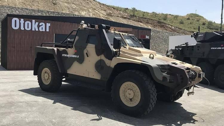 <p>COBRA II<br />
Savunma sanayisinde 30 binden fazla aracı Türkiye’nin yanı sıra 30'dan fazla dost ve müttefik ülkenin silahlı kuvvetleri ve güvenlik güçleri tarafından aktif olarak kullanılan Otokar, EFES-2018'de Cobra II Yük Taşıyıcı Zırhlı Aracı ilk kez sergileyecek.</p>