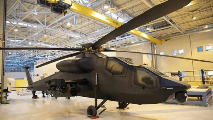 <p><strong>İŞTE YENİ YERLİ TAARRUZ HELİKOPTERİ ATAK-2'NİN İLK FOTOĞRAFI</strong><br />
<br />
Türk Havacılık ve Uzay Sanayii AŞ (TUSAŞ), Atak-2 adlı ağır sınıf taarruz helikopterinin tam boy bir modelini Uluslararası Savunma Sanayii Fuarı'nda (IDEF'19) ilk kez gün yüzüne çıkaracak.</p>
<p>22 Şubat tarihinde TUSAŞ ile Savunma Sanayii Başkanlığı (SSB) arasında imzalanan anlaşma ile çalışmalarına başlanan helikopter böylece ilk kez tam olarak görülmüş olacak.</p>