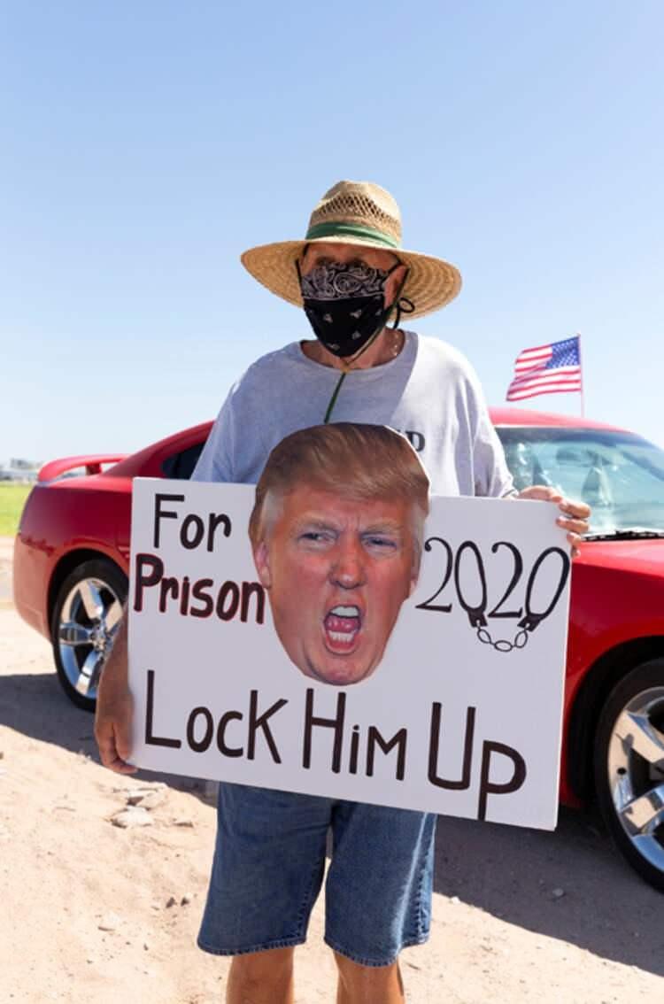 <p>Trump 2019'da ise Demokrat Partili Alexandria Ocasio-Cortez, Rashida Tlaib, Ayanna Pressley ve İlhan Ömer'e 'ülkenize dönün' çağrısı yapmıştı.</p>
<p> </p>