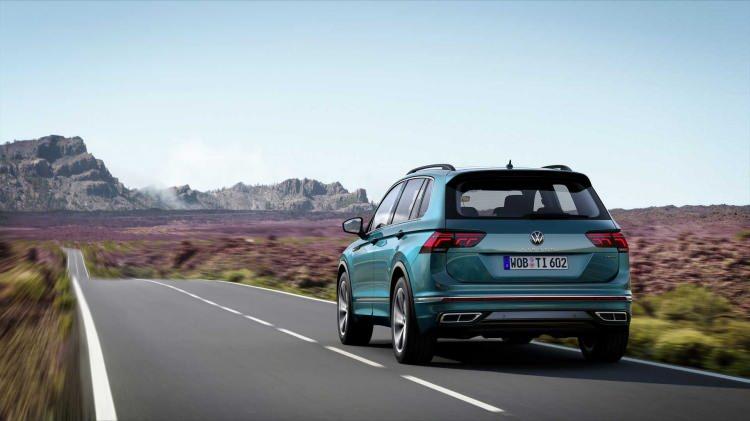 <p>Yapılan açıklamaya göre, yeni Tiguan'ın, Life, Elegance ve R-Line yeni donanım versiyonları ile Türkiye'de yılın son çeyreğinde satışa sunulması planlanıyor.</p>
<p> </p>
<p> </p>