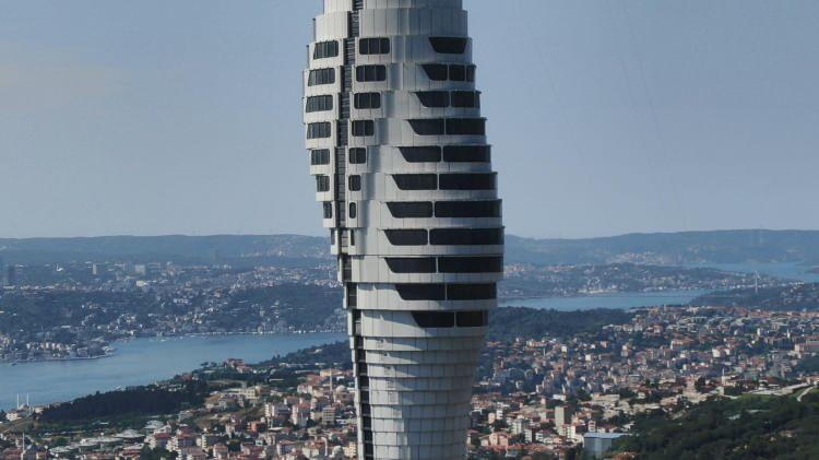 <p>300 işçi ve mühendisin gece gündüz çalıştığı projede, tek noktadan televizyonlara, radyolara ve kişilere yayıncılık hizmeti verilmesi planlanıyor. </p>