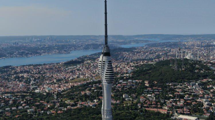 <p>Mart ayından bu yana kulede sürdürülen test yayınlarının önümüzdeki aylarda tamamlanması bekleniyor. Test yayını çalışmaları bitip kule faaliyete geçince Çamlıca tepesinde görüntü kirliliğine neden olan eski antenlerin sökümüne başlanacak. Kuledeki sosyal alanlar ise daha sonra devreye alınacak.</p>
<p> </p>