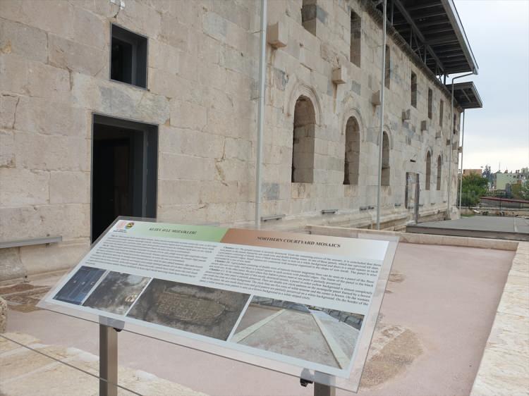 <p>“ÇUKUROVA’NIN AYASOFYASI"</p>
<p>Roma döneminde Ayasofya Camii’nden yaklaşık 2 asır önce yapılan, yapıldığında kilise olarak kullanılan, ardından da Bizans döneminde Bazilika eklenip manastır olarak kullanılan, bölgenin 15. asırda Dulkadiroğlu Beyliği hakimiyetine geçmesinin ardından Osmanlı Padişahı Yavuz Sultan Selim’in dedesi Alaüddevle Bozkurt Beyin kiliseye minare ekletmesi ile cami yapılan ve cumhuriyetin ilk yıllarına kadar ibadete açık olan tarihi Ala Cami restore edildi.</p>