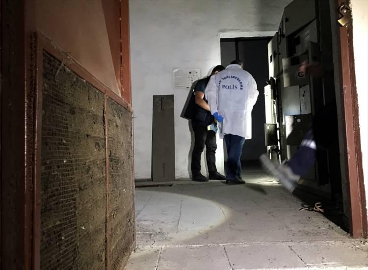 Trafoya giren hırsızlık şüphelisi elektrik akımına kapıldı