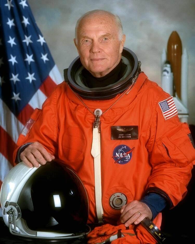 <p>İnsanlı uzay uçuşu<br />
<br />
20 Şubat 1962 tarihinde, John Glenn dünyanın yörüngesine fırlatılan ilk ABD'li oldu.</p>
