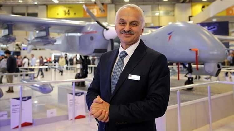 <p><strong>"380 KİLOMETRE HIZLA UÇUYOR"</strong><br />
<br />
14'üncü Uluslararası Savunma Sanayii Fuarı'nda (IDEF'19) ilk kez sergiledikleri İHA Aksungur'un ismini saatte 180 kilometre hızla uçan "doğan"dan aldığını vurgulayan Kotil, "Bir de bunun Göksungur'u var, o da 380 kilometre hızla uçuyor. Daha sonra o da gelecek inşallah. Bu 2 motorlu İHA'yı 18 ayda bitirdik. Bu da şunu gösteriyor, geçmiş yıllarda bunun katları süren zamanlardan daha kısa bir sürede yapabiliyoruz, çok daha az bütçeler gerekiyor, demek ki ustalaşmaya başladık. Bu fuar da ustalık fuarı." dedi.</p>
