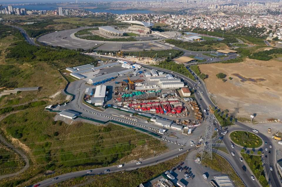 <p>Trenler ilk etapta sürücülü daha sonra sürücüsüz olacak ve peronlarda otomatik kapılar olacak.</p>