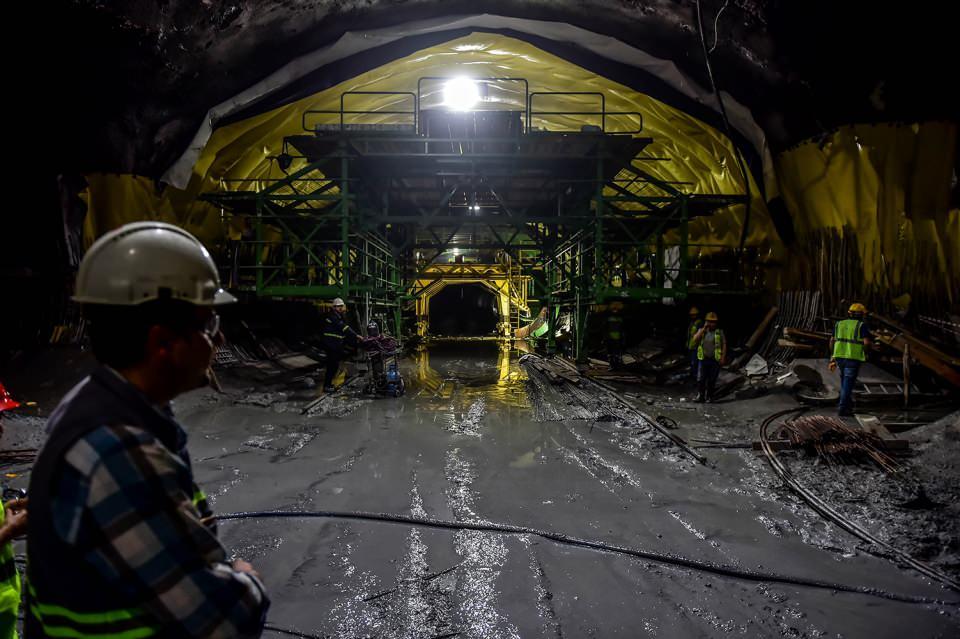 <p>Bunun 37,5 kilometresi Gayrettepe-Kağıthane-İstanbul Havalimanı arasında, 32 kilometresi ise Halkalı- İstanbul Havalimanı arasında inşa ediliyor. </p>