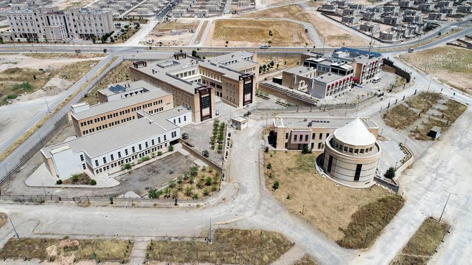 <p><strong>Tekneler 1 Eylül'de işletmeye alınacak</strong></p>
<p>Kale ve müze limanları arasında turistleri taşıyacaklarını ifade eden Koç, "Tekneleri 1 Eylül itibarıyla işletmeye almayı hedefliyoruz. İki yaka arasındaki düzenli seferlerin yanı sıra gelen ziyaretçilerimizi gezdireceğimiz kısa tur güzergahımız da olacak." dedi.</p>