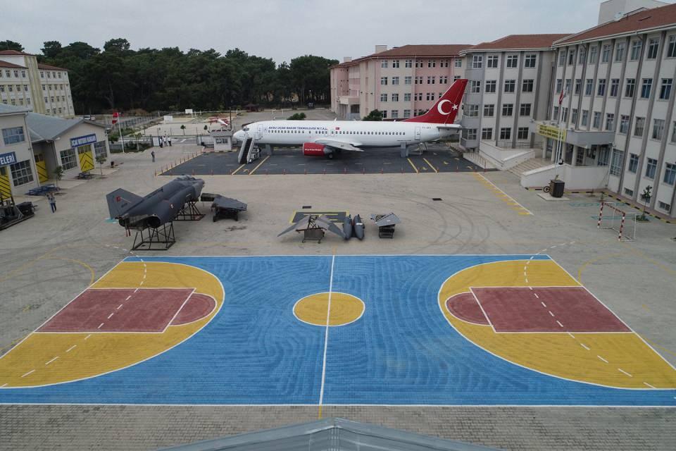 <p><strong> Şimdiki hayalleri helikopter</strong></p>

<p>Çevik, bundan sonraki aşamada hayallerinin okula bir helikopter kazandırmak olduğunun belirterek, "Biz hayalleri kuruyor, onları gerçekleştirmek için uğraşıyoruz. </p>
