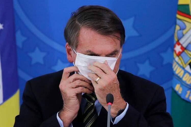 <p>Covid-19'a yakalanan Bolsonaro'nın hastalığının seyri ve tüm uyarılara rağmen uyguladığı hydroxychloroquine ilaçlı tedavisinin sonuçları dünyada merakla beklenmeye başladı.</p>
<p> </p>
