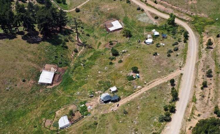 <p>Doğasever Gürzücan Kılınç da Beyşehir'de öğrencilerle Anamas Dağı'na ve yaylalarına çıktıklarını belirterek, "İki yıldır buradayım. Arkadaşlarla gördüğümüz manzaralar o kadar hoşumuza gitti ki sürekli geliyoruz. Karadeniz yaylalarıyla kıyaslanır" dedi.</p>