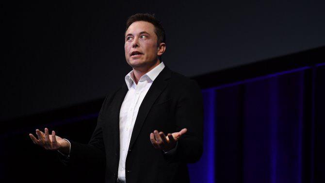 <p>Elon Musk : 595,266,817 dolar</p>
