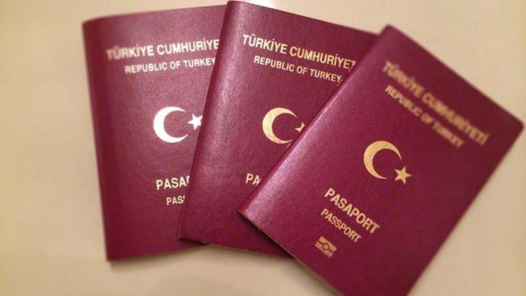 <p><strong>TÜRKİYE 52.SIRADA!</strong></p>
<p>Türkiye ise listenin 52’inci sırasına yerleşirken vizesiz seyahat edebileceği ülke sayısının 111 olduğu kaydedildi. Araştırma pasaportların orijinal sıralamasından oluşurken, 199 farklı pasaport ve 227 farklı seyahat noktasını kapsadı. Listenin son sırasında yer alan ülkenin ise 26 ülkeye vizesiz seyahat imkanı bulunan Afganistan’ın olduğu belirlendi.</p>