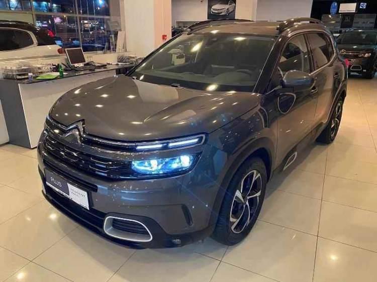 <p><strong>CITROEN C5 AIRCROSS SHINE 1.5 BlueHDi 130 S&S EAT8</strong></p>

<p>Model Yılı :2019</p>

<p>Garanti :Plus Garanti (12 Ay)</p>

<p><strong>Fiyat: 305,750 TL</strong></p>

<p>Kilometre :19000 km</p>

<p> </p>
