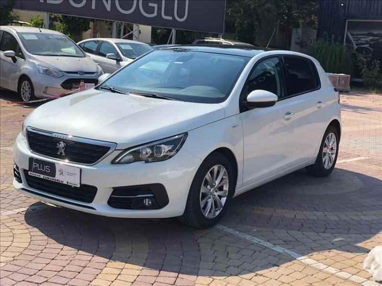 <p><span style="color:#FF8C00"><strong>PEUGEOT 308 STYLE 1.5 BLUEHDİ 130HP EAT8 S&S EURO6.2</strong></span></p>

<p>Model Yılı: 2019</p>

<p>Garanti: Plus Garanti (12 Ay)</p>

<p><strong>Fiyat: 208,000 TL</strong></p>

<p>Kilometre: 15320 km</p>

<p>Renk: Beyaz</p>

<p> </p>
