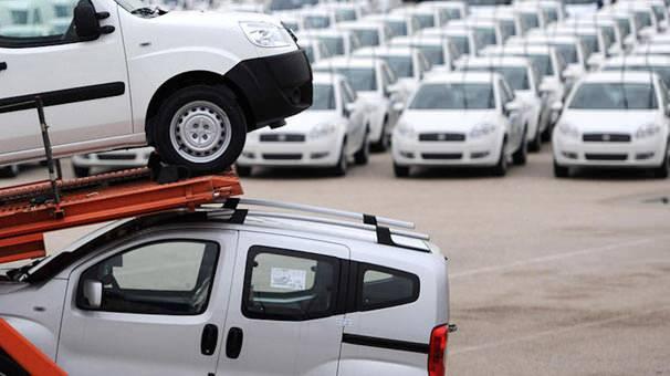 <p>Fiat Doblo'yu, 16 bin 522 adetle Fiat Fiorino, 15 bin 753 adetle Ford Transit/Tourneo Connect, 14 bin 758 adetle Ford Transit/Tourneo Courier, 11 bin 189 adetle VW Caddy, 9 bin 995 adetle VW Transporter, 9 bin 753 adetle Ford Transit, 9 bin 129 adetle Renault Kangoo, 8 bin 63 adetle Peugeot Partner ve 5 bin 214 adetle Citroen Berlingo takip etti.</p>