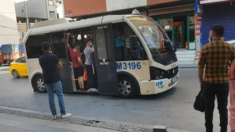<p>Maskenizi muntazam şekilde takmış olsanız bile, fazla yolcu taşıyan toplu taşıma araçlarında risk altındasınız. Binmeyin; binmişseniz, fazladan yolcu alan sürücüleri salgınla mücadelemiz adına uyarın" ifadelerini kullanmıştı.</p>