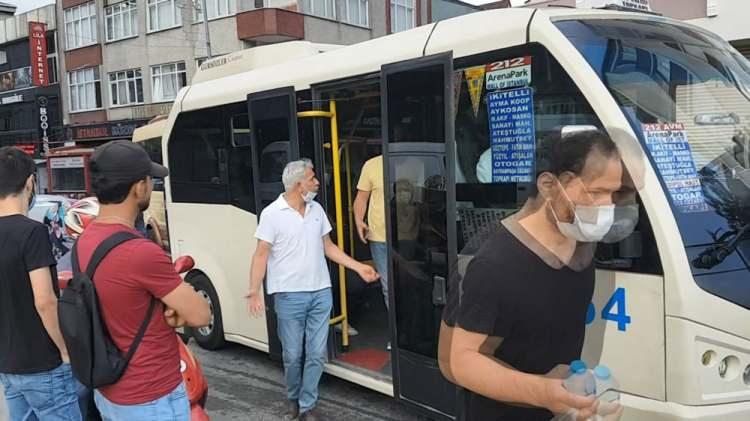 <div>KAHYALARIN 'UYARISI' KAMERADA </div>
<div>Ayrıca minibüs şoförlerini uyararak, uygulama olduğunu ve fazla yolcuları indirmelerini söyleyen kahyalar, kameralara yansıdı. Öte yandan bir minibüsün, ters yöne girip, kırmızı ışık ihlali yaparak güzergah dışına çıktığı görüldü.</div>