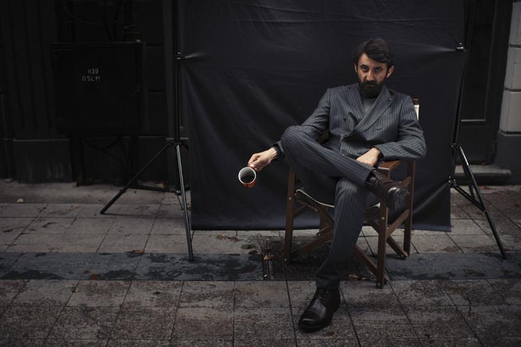 <p>İlk tanınırlığını Yaprak Dökümü dizisindeki Erkan rolüyle elde etti. Hanım Çiftliği, Nene Hatun, Ay Büyürken Uyuyamam, Dila Hanım ve Muhteşem Yüzyıl diğer önemli işlerinden bazıları oldu.</p>
