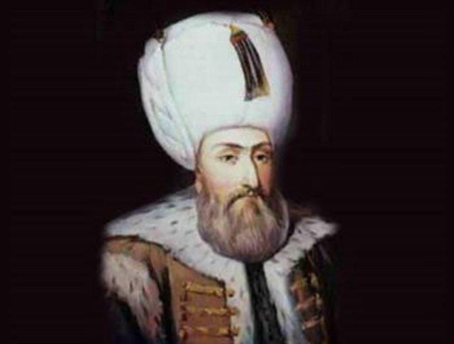 <p><strong>10- Sultan I. Süleyman:</strong> (Kanuni) Süleymaniye Camii bahçesinde</p>