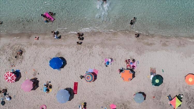 <p>Onu yüzde 30’luk değer artışı ile Muğla’nın Marmaris ve Mersin’in Anamur ilçesi takip ediyor. Yabancı turistleringözde yerlerinden Antalya’nın Alanya ilçesi ortalama yüzde 27 ile en çok değeri artan dördüncü tatil beldesi.</p>
<p> </p>