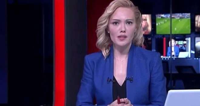 <p><span style="color:#FFD700"><strong>16 Temmuz | 00:13</strong></span></p>
<p>TRT’yi ele geçiren kalkışmacı askerler darbe bildirisi okuttu. Cumhurbaşkanlığı kaynaklarınca açıklamanın TSK tarafından yapılmadığı üzerinde durularak “Korsan bildiridir. Gerekli özenin gösterilmesini rica ederiz” denildi. Korsan bildirinin TRT’de okutulmasının hemen akabinde TÜRKSAT, TRT’nin yayınını kesti.</p>