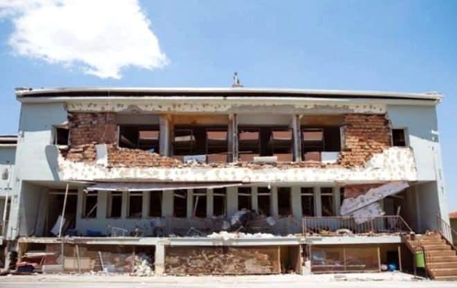 <p><span style="color:#FFD700"><strong>15 Temmuz | 23:24</strong></span></p>
<p>Ankara’nın Gölbaşı ilçesindeki Polis Özel Harekat Eğitim Merkezi’nde patlama meydana geldi.</p>
<p> </p>