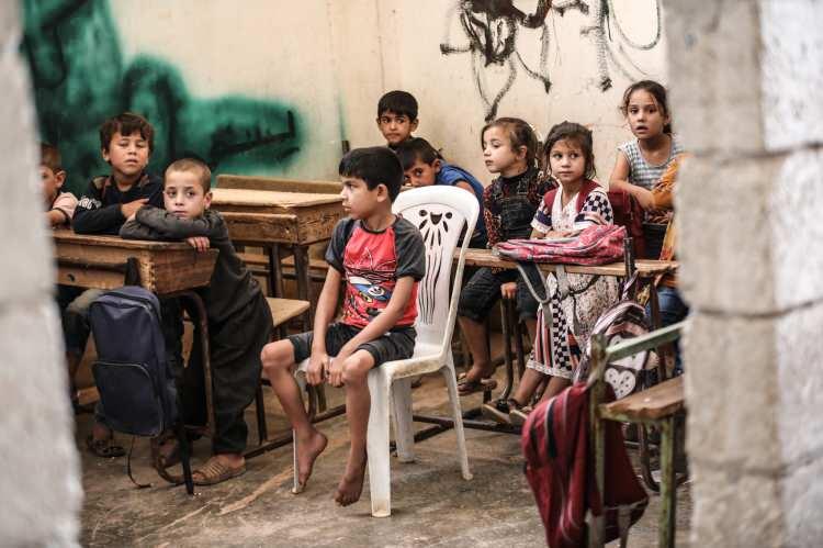 <p>Saldırılarına kısa bir süre ara verdikten sonra yeniden başlayan rejim güçleri, Mayıs 2019'da bölgeyi tümüyle ele geçirmek için kara operasyonu düzenledi.</p>