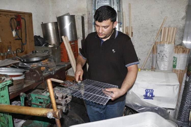 <p>Bu 3 ayda çok fazla mangal satışımız oluyor" dedi.</p>