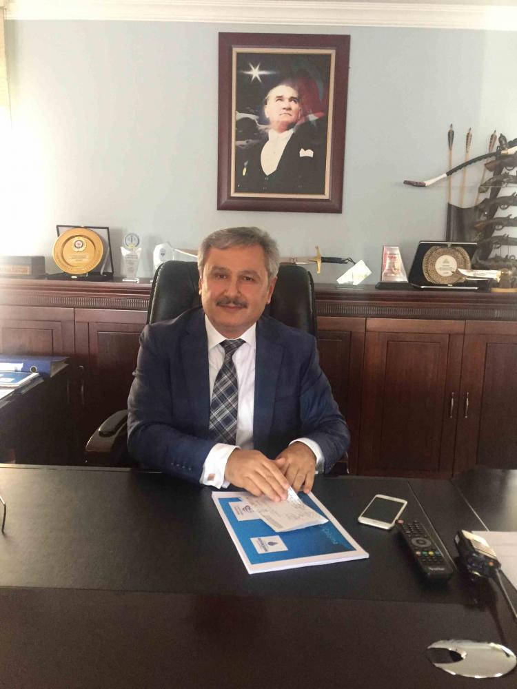 <p>17 GÜN NÖBET TUTTUK <br />
 <br />
Ahmet Çavuş, yaşananlara ilişkin açıklamasının devamında şöyle konuştu: “Araçlarımız 4 gün havalimanın ana girişini araç girişi olamayacak şekilde kapattık. Tüm personelimiz bütün işlerini bırakarak 17 gün havalimanının kapılarında ve çeşitli yerlerinde 7/24 nöbet tuttuk.</p>
