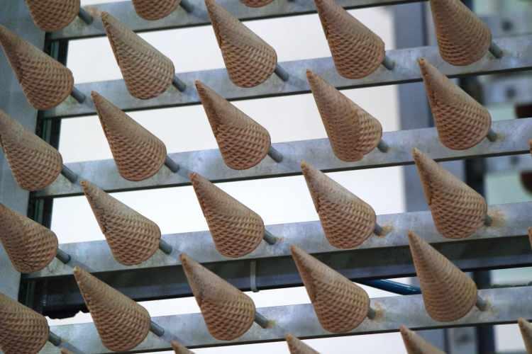 <p>Türkiye'deki mevcut ürün gamında mevcut ürünlere ilave yeni ürünlerinin Ar-Ge çalışmalarını tamamladıklarını belirten Oğuz, bunları yıl bitmeden tüketicilerinin beğenisine sunacaklarını sözlerine ekledi.</p>
